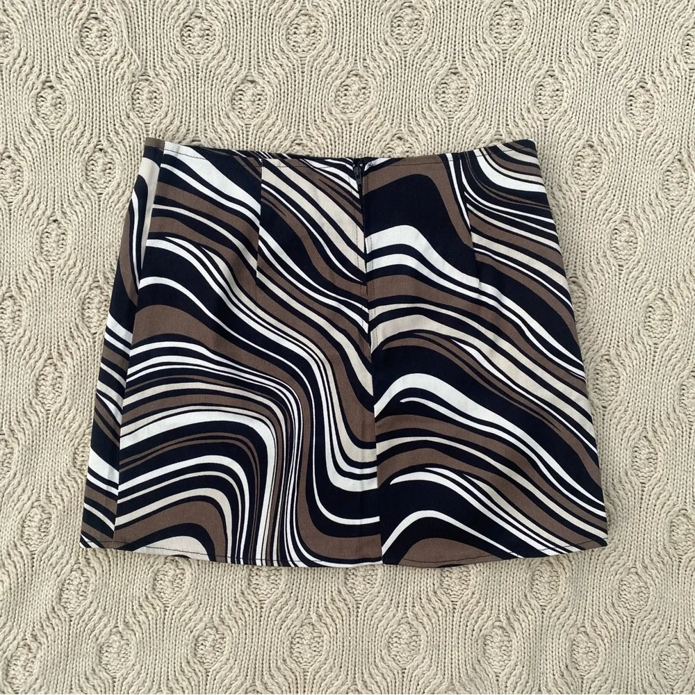 Stylish Brown and Black Patterned Skirt - Picture 3 of 4